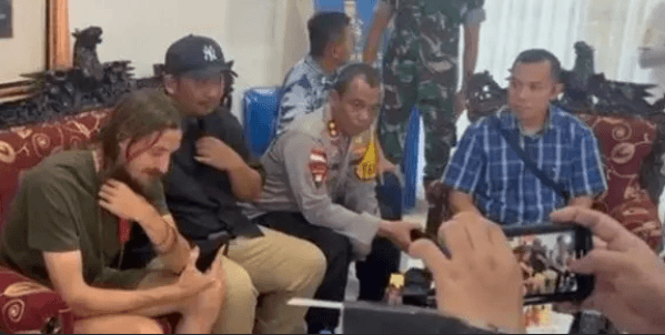 Pilot Philip Akhirnya Berhasil Dibebaskan, Setelah 1,5 Tahun Disandera KKB