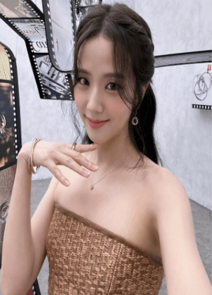 Jisoo BLACKPINK Cantik Banget di Foto Drakor Terbaru
