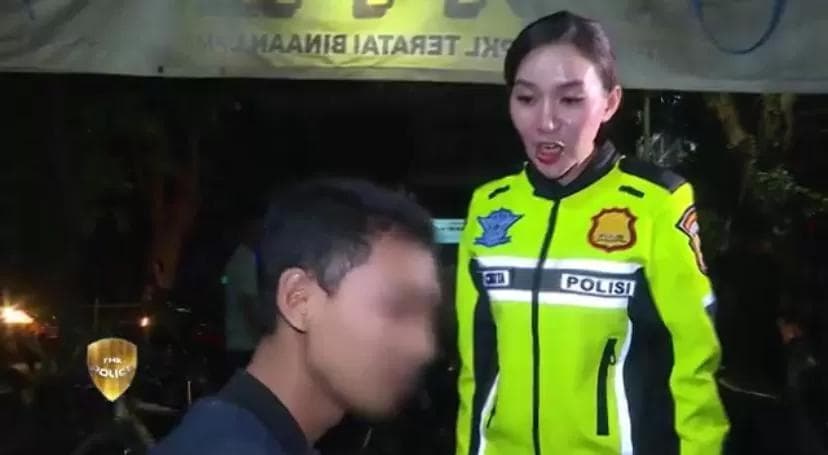 Klarifikasi Polwan Polri yang Viral Disebut Duta Sopan Indonesia Oleh Netizen Karena Ganggu Orang Makan