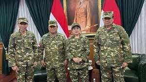 prabowo bersama sby dan jokowi di retret akmil magelang